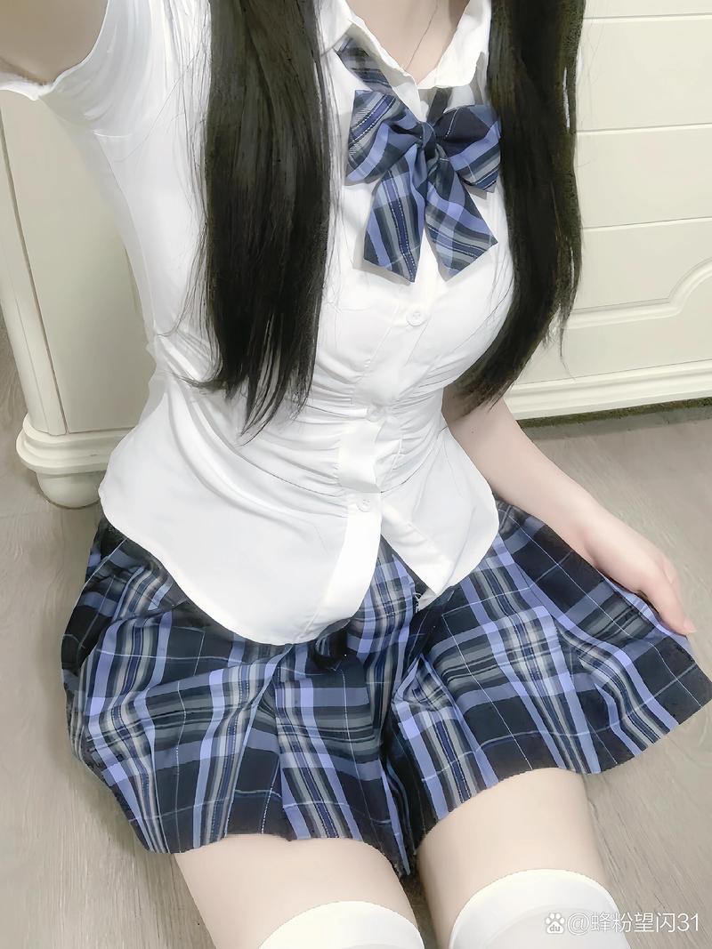 想看热辣可爱制服？这里有下载地址！