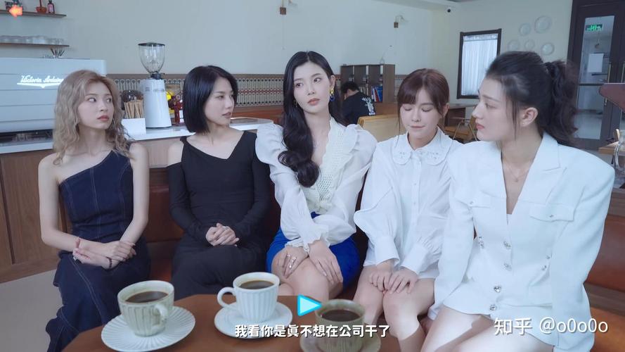 完蛋我被美女包围了游戏介绍：全角色互动剧情解锁！