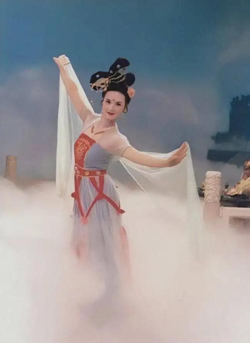 谁有嫦娥没穿衣服的图片？高清无水印的！