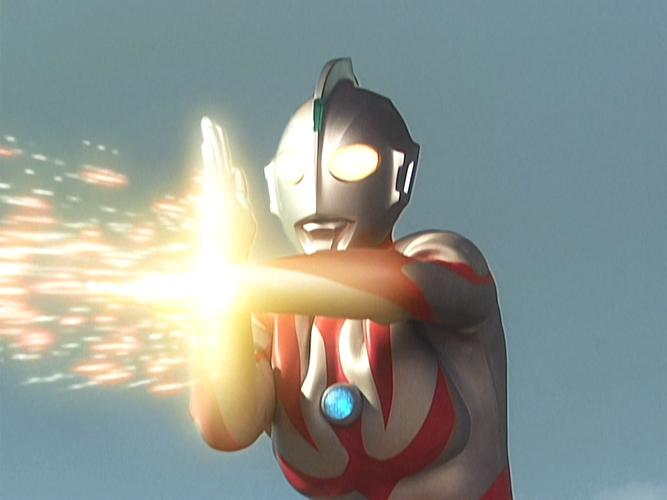 特奈斯奥特曼的故事：太平洋惊现蓝光