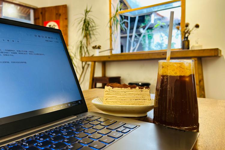 完美猫：揭秘电竞高手背后的故事，他的坚持与付出！