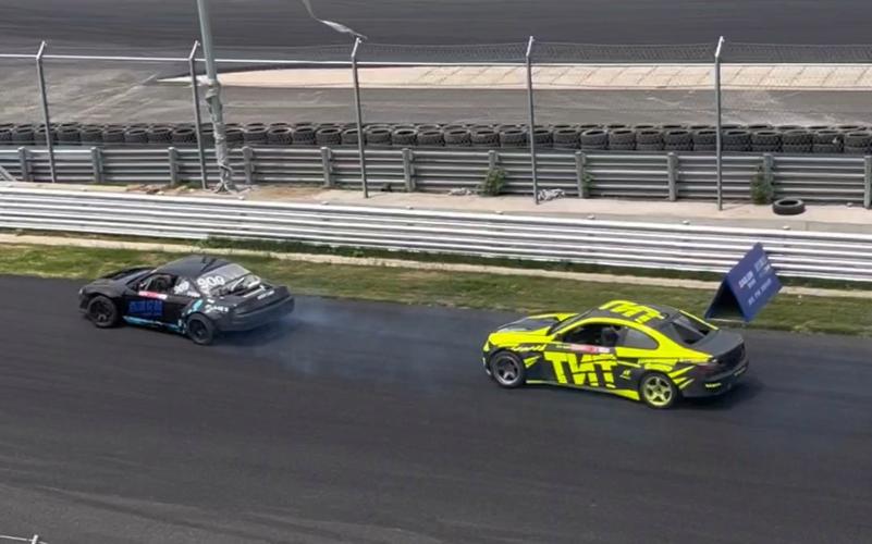 激情漂移赛车：挑战你的反应速度与技巧