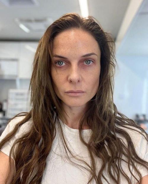 揭秘丽贝卡:不同版本角色深度解析与对比