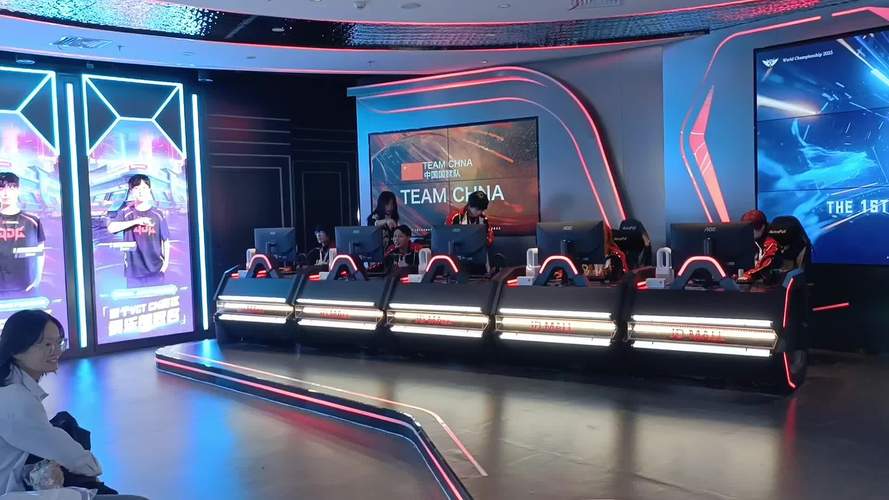 完美猫：揭秘电竞高手背后的故事，他的坚持与付出！