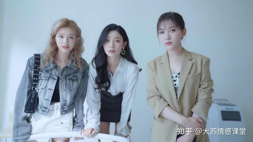 这是什么神仙网吧?我被美女包围了!