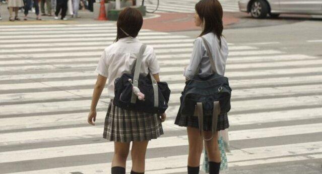 如何找到女学生鉴别学院的最新版本更新地址？