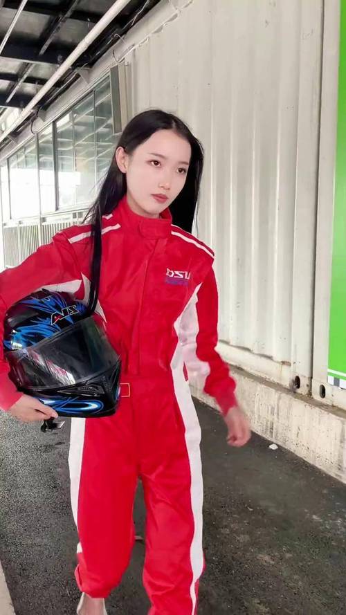 速度与美貌并存：美女卡丁车手巅峰对决