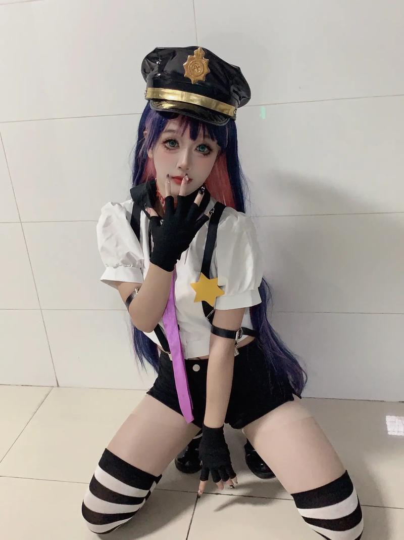 辣妹COS疯狂杨过游戏：解锁隐藏剧情，超燃体验！