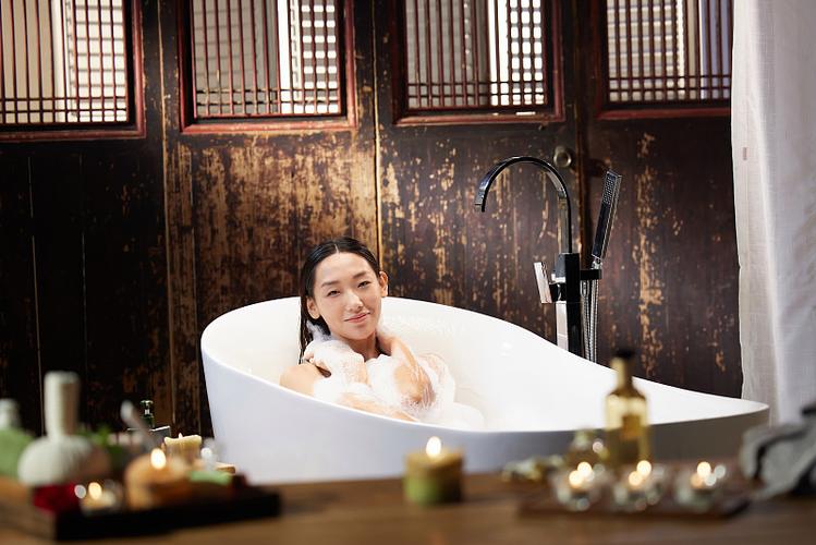 秘汤女孩官方正式版下载最新版：和漂亮女孩一起泡温泉！