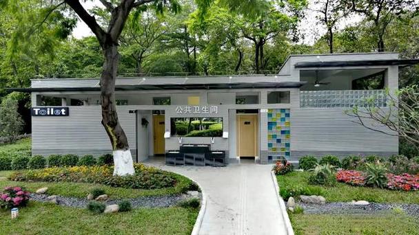 玩转夏日小公园的厕所:桃子汉化版最新内容速递