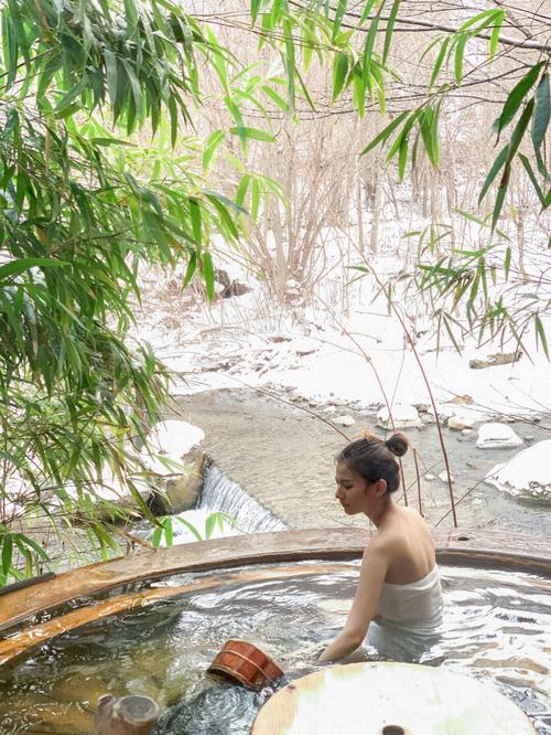 秘汤女孩官方正式版下载最新版：和漂亮女孩一起泡温泉！