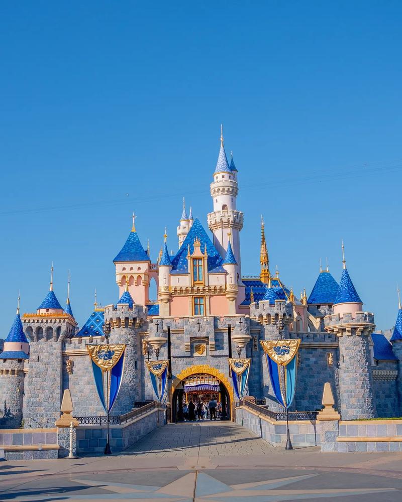 你玩过斯宾尼城堡最新版本吗？超高自由度SLG