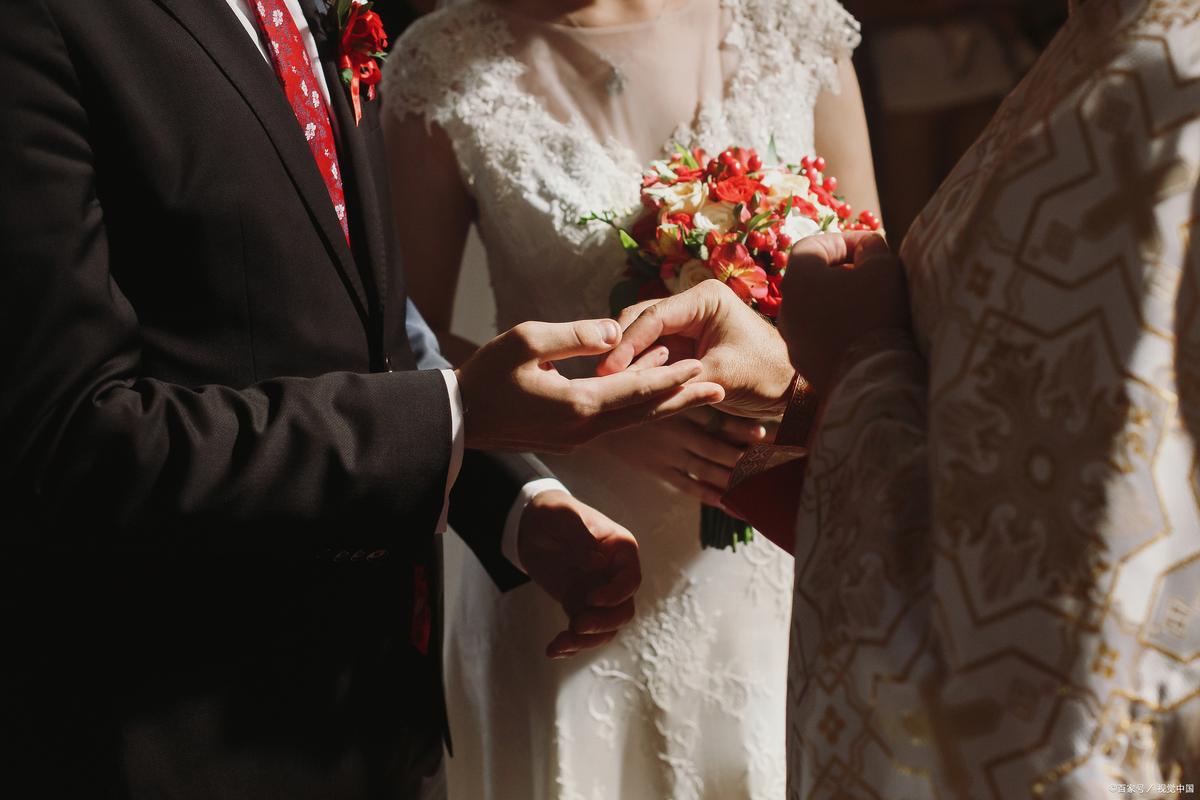 迷人的故事新婚之夜官方网站：洞房花烛夜的真实故事