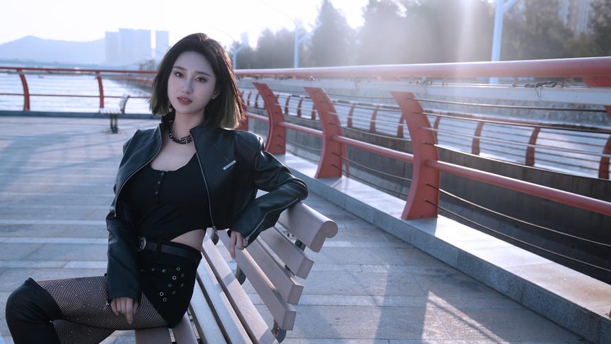 超级星探游戏下载：探索女孩们的秘密心事