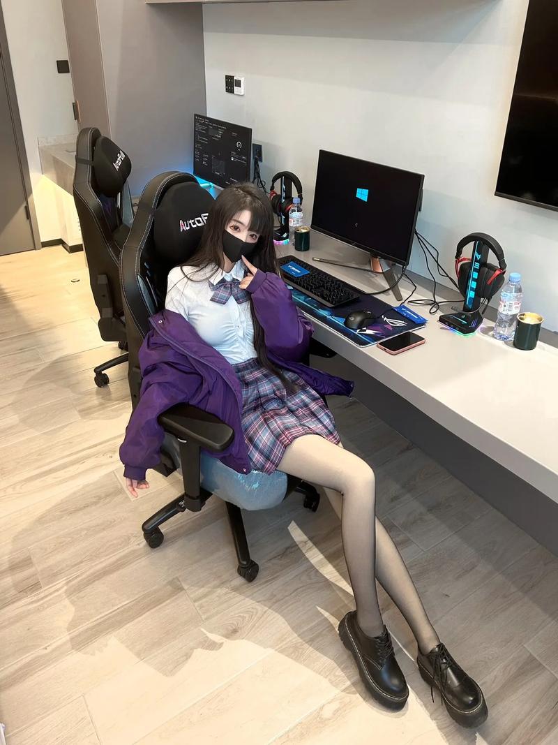 想玩在员工室与JK度过的日常?这里有官网!