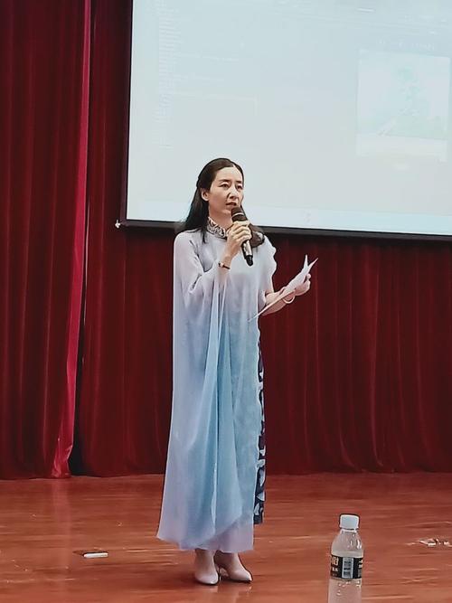 想看老师风流记最新版本？这里有完整版资源