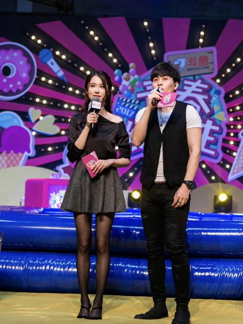 轩子巨二兔和杨过游戏：意外的精彩组合