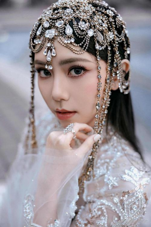 寻找邓紫棋汉化版下载？这里有你想要的