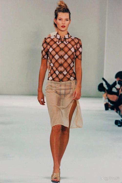 百度推荐：时尚女王莫妮卡第二季绅士游戏完结