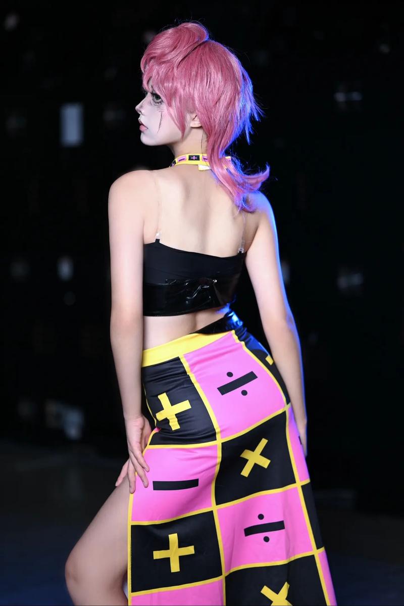 辣妹COS疯狂安卓版下载：劲爆游戏，不容错过