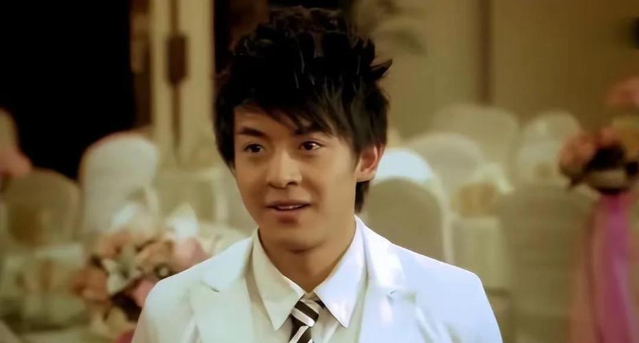 打工人张伟游戏介绍剧情深度剖析？探索张伟人生细节亮点