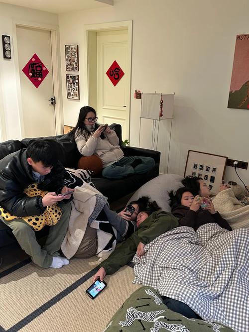 寻找有趣的居家派对绅士游戏？看看这些能让大家捧腹大笑！